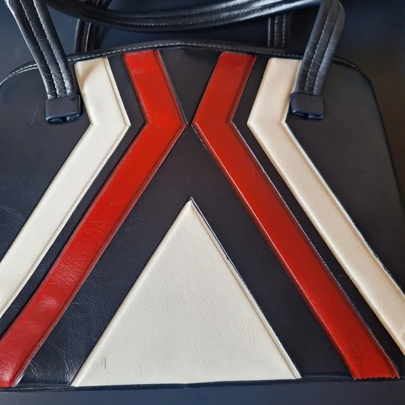 Stylish Navy, Red, and White Vintage Handbag - Picture 2 of 9